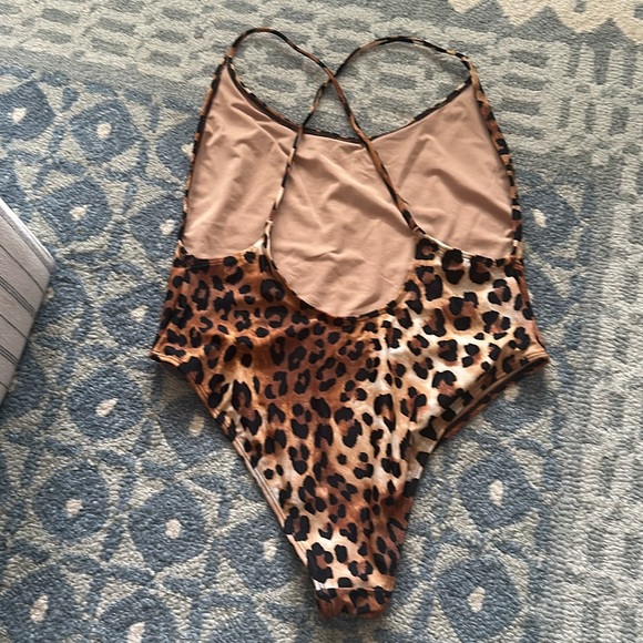 Leopard suit - Picture 2 of 2